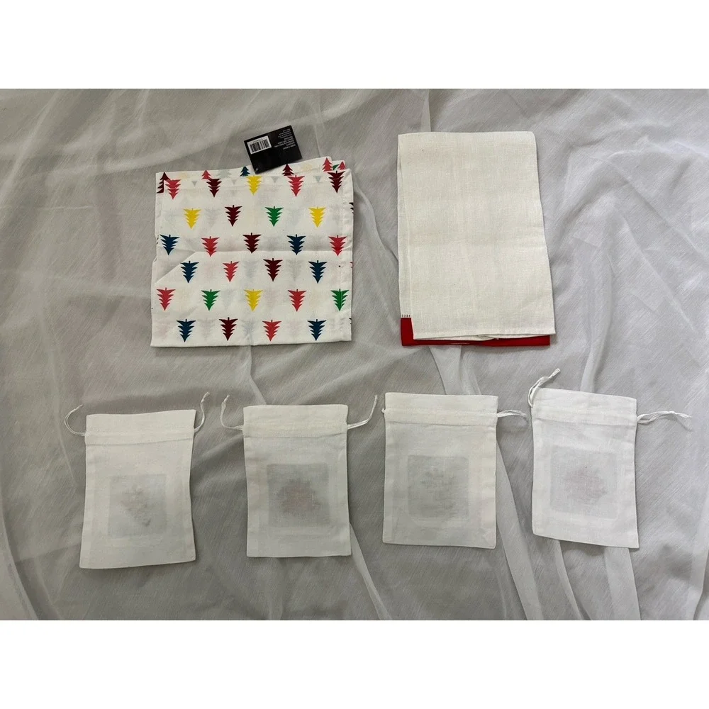 Lot of 6 NEW Christmas Linens Towels Gift Bags Embroidered Trees Poinsetta‎